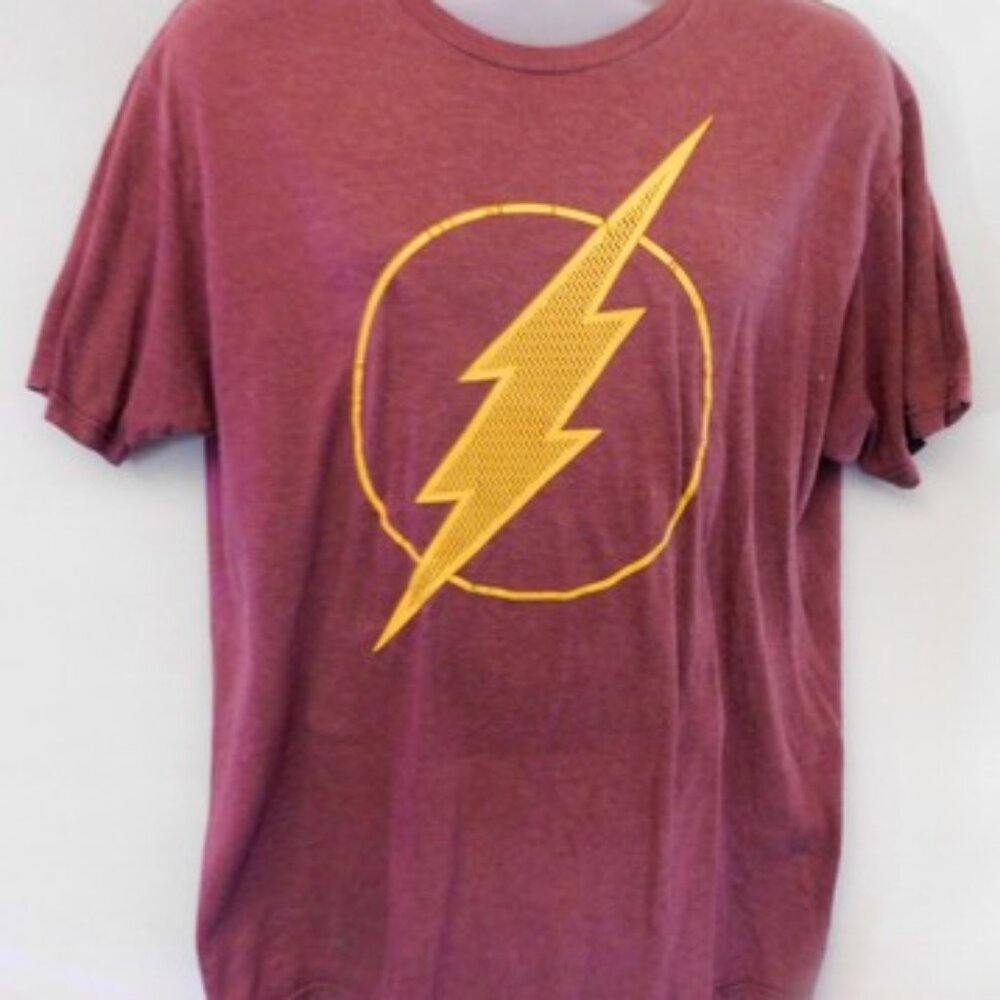 DC Comics The Flash Large T-Shirt - Nice!